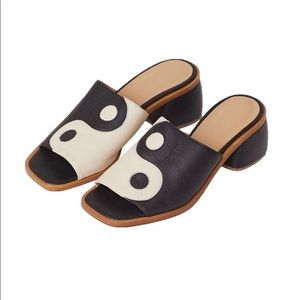 Paloma Wool Balance no 564 - Yin-Yang leather sandals